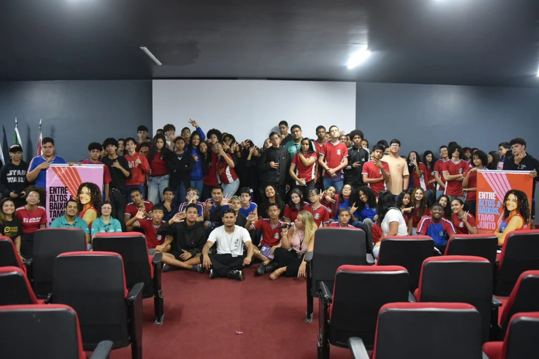 Alunos do 9º ano do CEPT Leonel Brizola participam de dinâmica sobre bullying e racismo em Itaipuaçu, Maricá