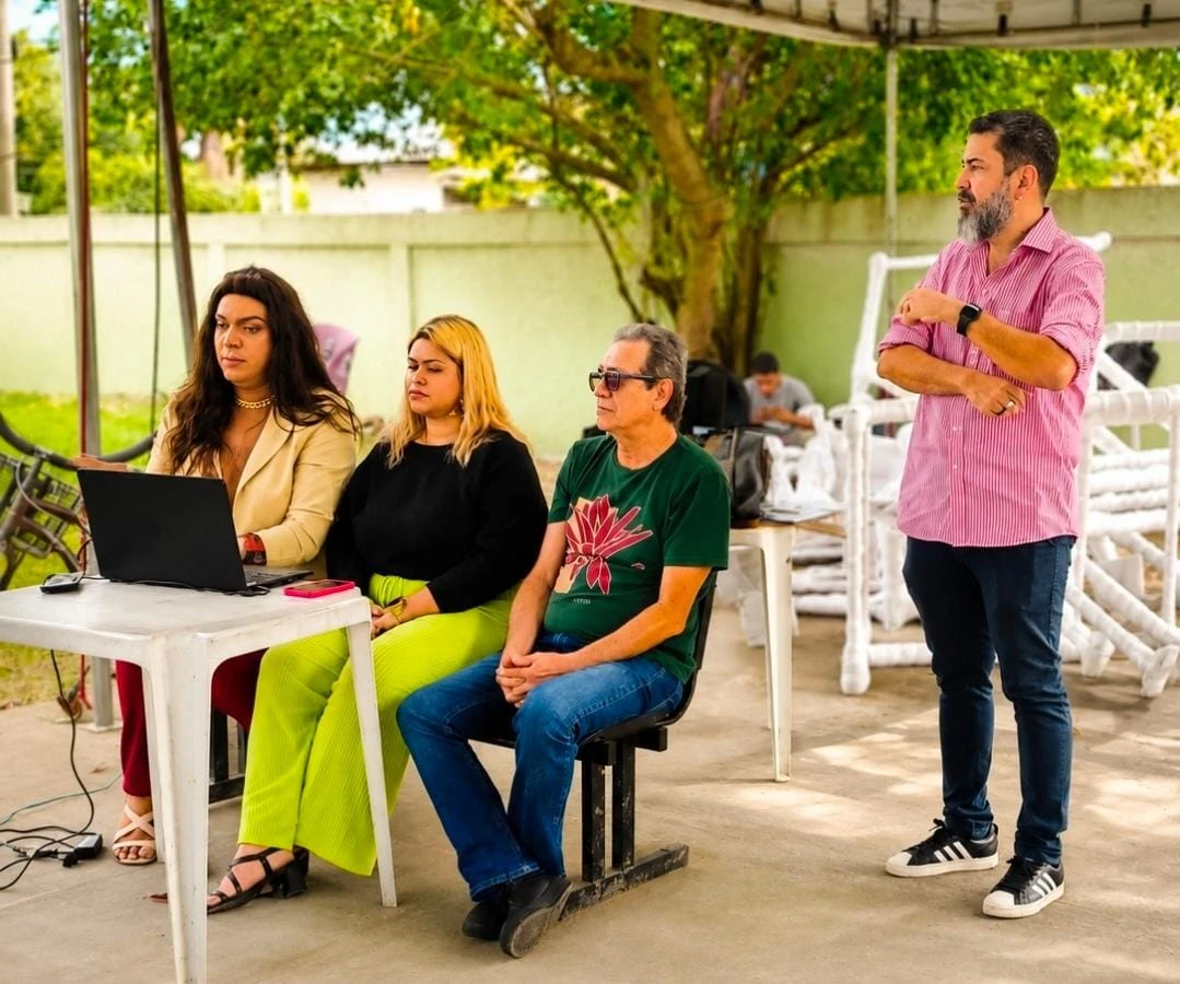 Profissionais da rede municipal de saúde de Maricá reunidos durante palestra de capacitação sobre atendimento inclusivo e diversidade