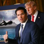 Marco Rubio, secretário de Estado dos Estados Unidos, ao lado do presidente Donald Trump
