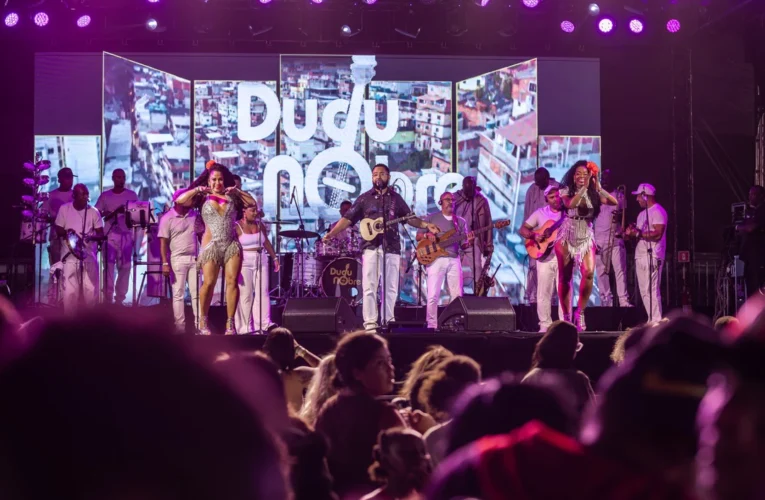 Show de Dudu Nobre marca o encerramento da Festa da Padroeira nas Comunidades em Maricá
