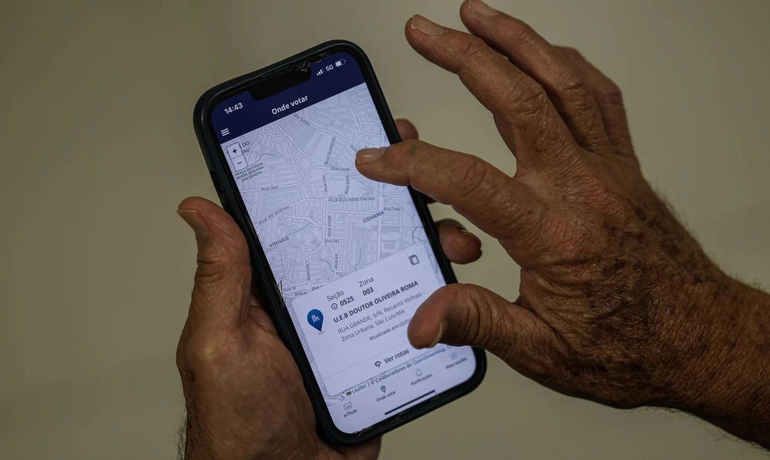 Tela do aplicativo e-Título exibindo alerta da Justiça Eleitoral sobre orientação de voto