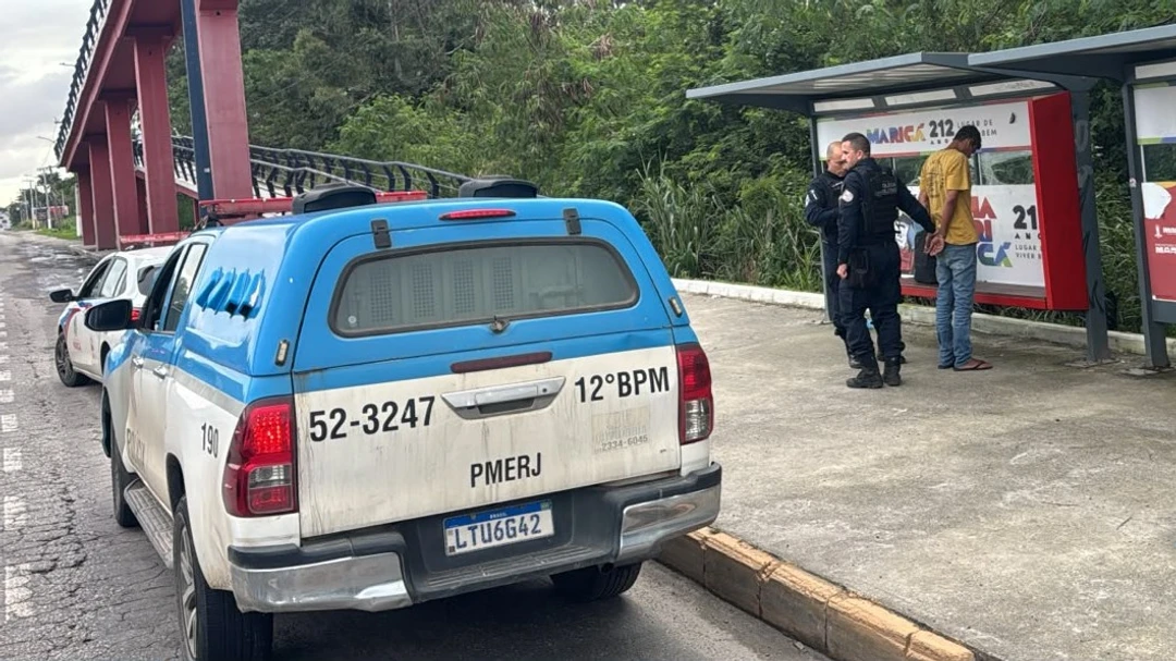 Câmeras de videomonitoramento do CIOSP capturando o ônibus onde foi preso o homem com mandados de prisão em Maricá