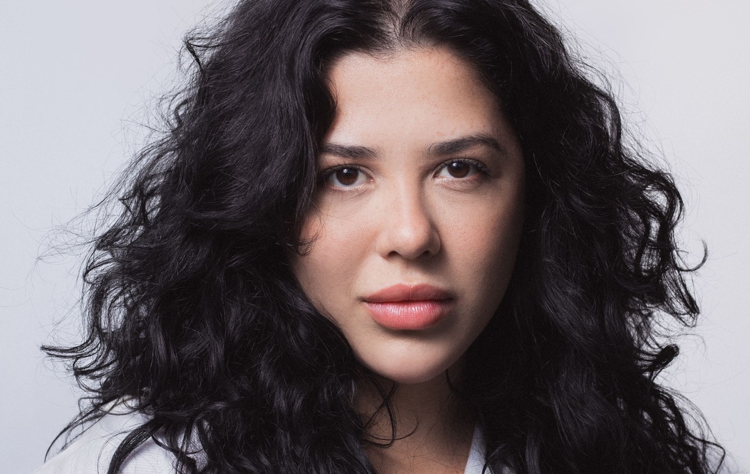 Juliana Abreu, Criar & Crise, FLIM, Editora Xará, literatura, poesia, prosa poética, escritores de Maricá, Letícia Fernandes Leal, Isabel Fernandes