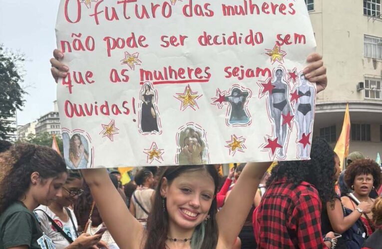 Jovens se reúnem nas ruas do Rio para apoiar a reeleição de Lula