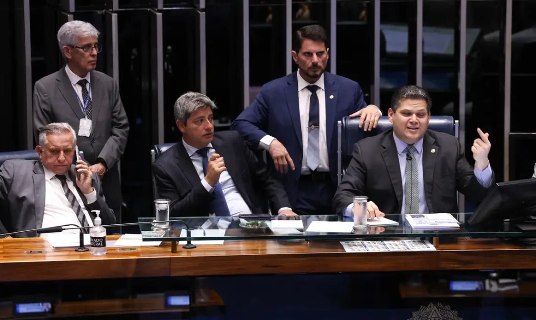 Davi Alcolumbre presidente do Senado em sessão plenária