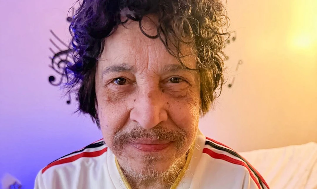 Benito di Paula, cantor e pianista da MPB, em apresentação