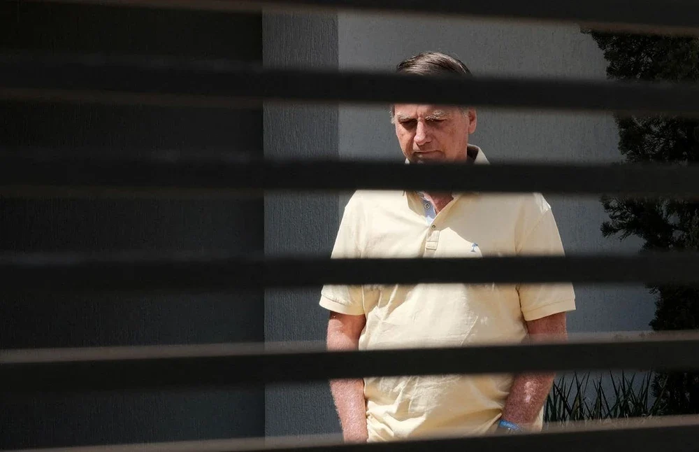 Jair Bolsonaro, ex‑presidente, ao solicitar ao STF a liberação das visitas de Flávio Bolsonaro à prisão domiciliar