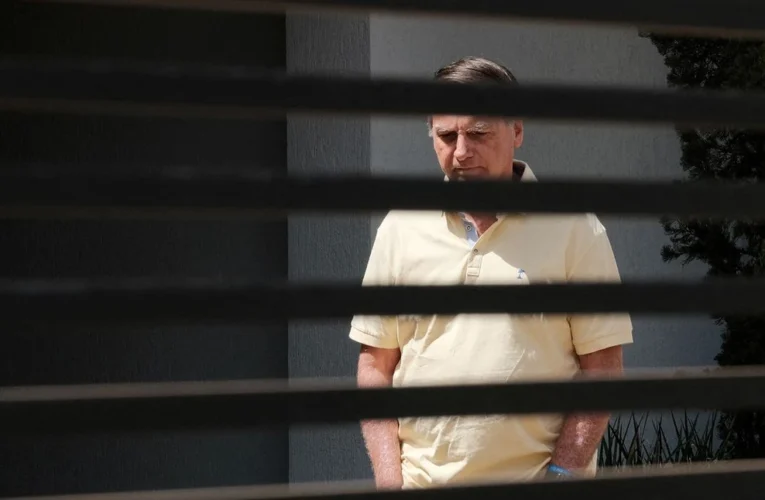 Bolsonaro solicita ao STF que restabeleça visitas de Flávio Bolsonaro à prisão domiciliar