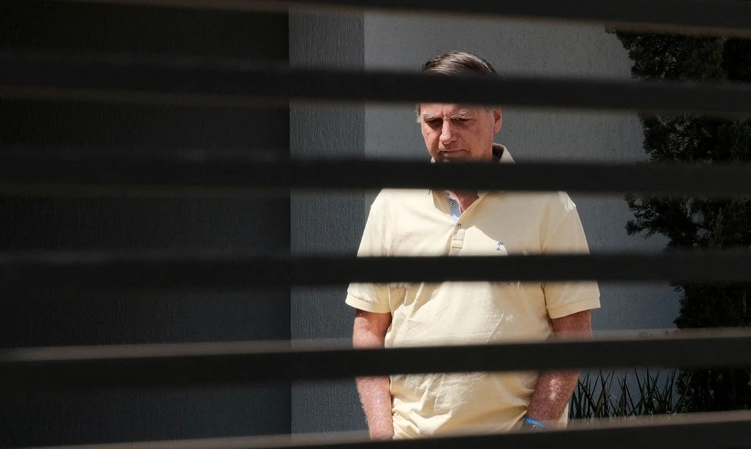Jair Bolsonaro, ex‑presidente, ao solicitar ao STF a liberação das visitas de Flávio Bolsonaro à prisão domiciliar