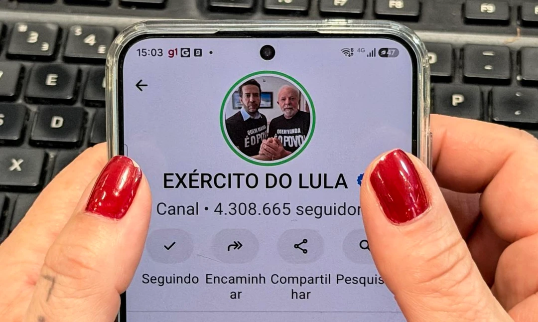 Deputado André Janones apresenta o canal WhatsApp Exército do Lula, que possui mais de 4 milhões de inscritos
