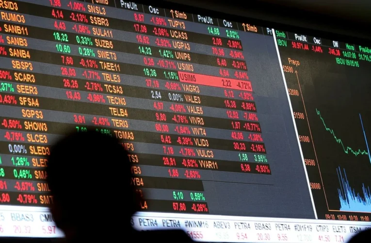 Dólar atinge R$ 5 e Ibovespa registra alta de quase 8% após primeiro turno