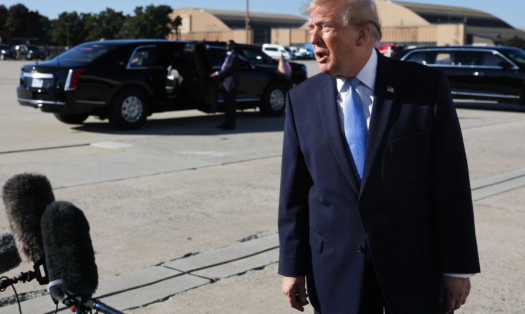 Donald Trump falando sobre a eleição brasileira durante entrevista