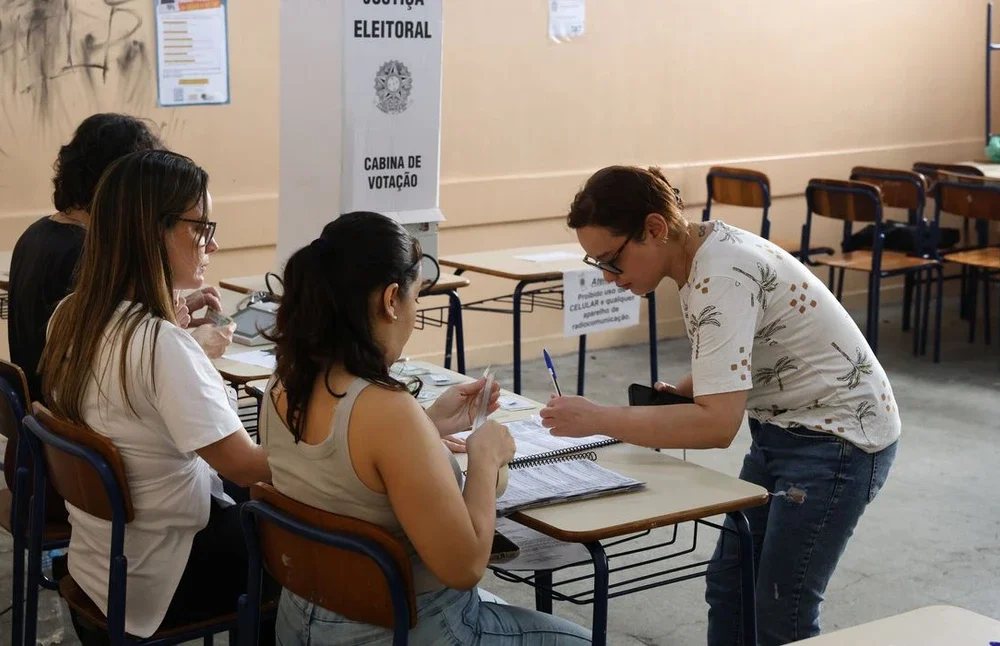 Urna eletrônica em seção de votação das eleições gerais de 2026