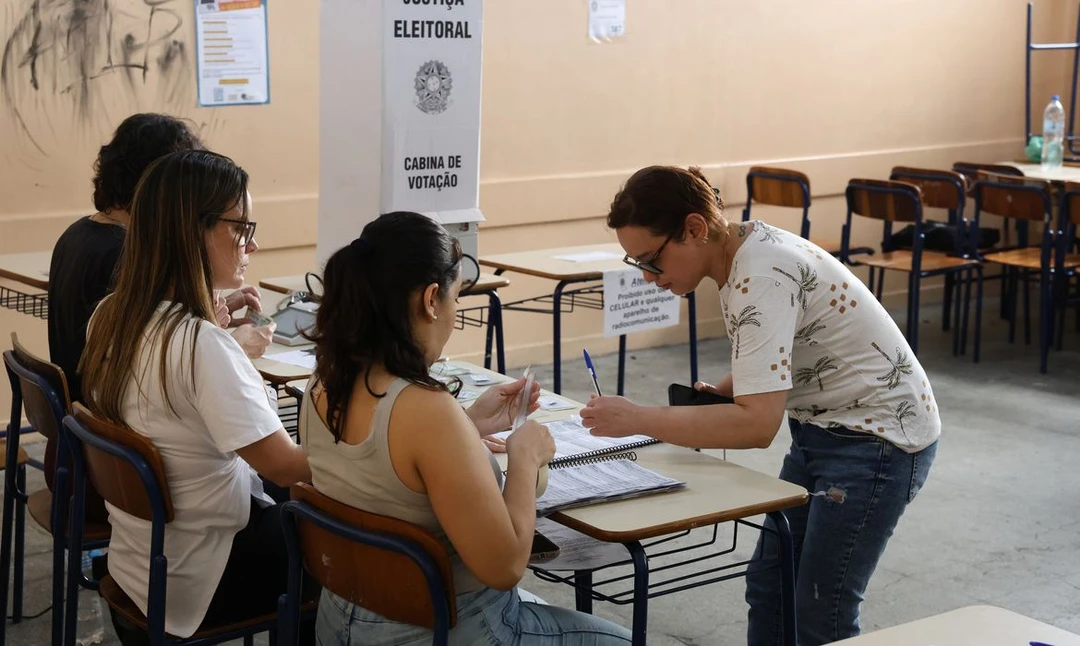 Urna eletrônica em seção de votação das eleições gerais de 2026