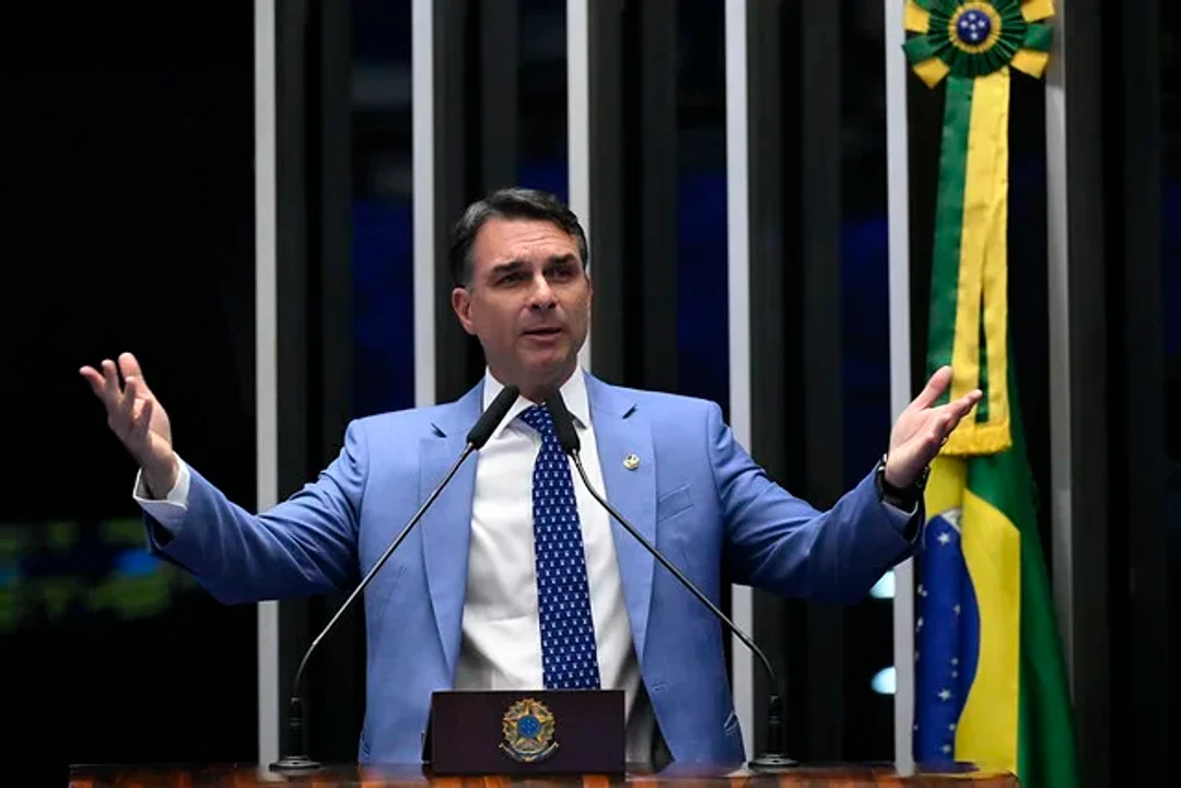 Senador Flávio Bolsonaro em sessão no Senado Federal