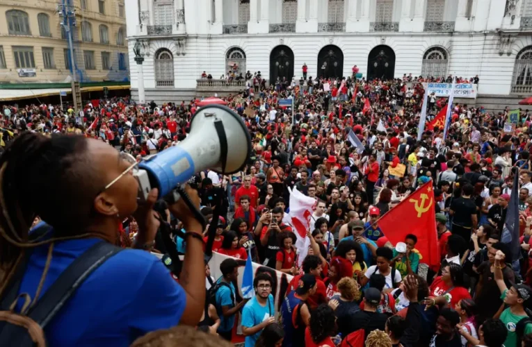 Estudantes de todo o Brasil organizam atos em defesa da candidatura de Lula