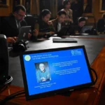 Francis Halzen, físico belga, recebendo o Nobel de Física 2026
