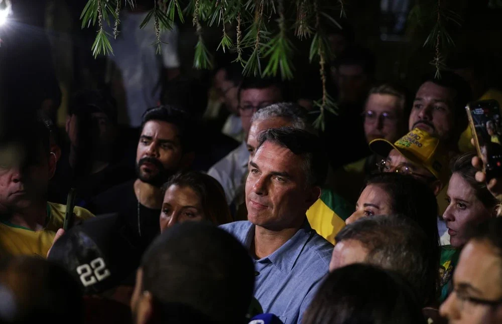 Flávio Bolsonaro em sessão no Tribunal Superior Eleitoral solicitando condições para liberar seus sigilos