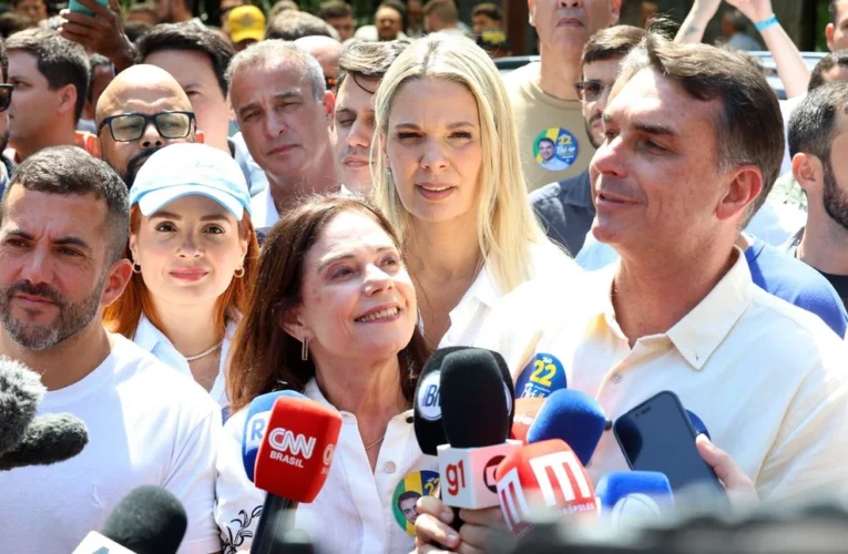 Flávio Bolsonaro declara guerra ao crime organizado ao lado de Douglas Ruas em evento na Barra da Tijuca