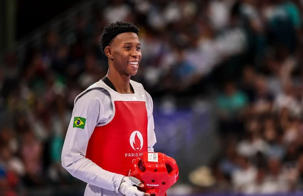 Henrique Marques celebra a vitória e o ouro no Grand Prix de Taekwondo em Paris