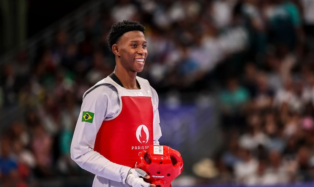 Henrique Marques celebra a vitória e o ouro no Grand Prix de Taekwondo em Paris