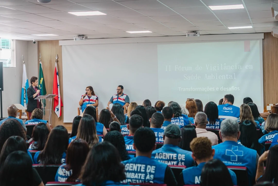 Participantes do II Fórum da Vigilância Ambiental reunidos no auditório da FACMAR em Maricá