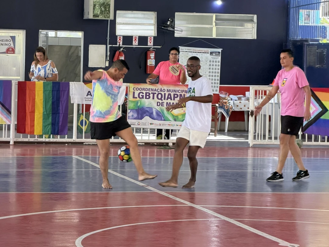 Divulgação dos Jogos da Diversidade na Arena Itaipuaçu, Maricá, mostrando participantes em atividades esportivas
