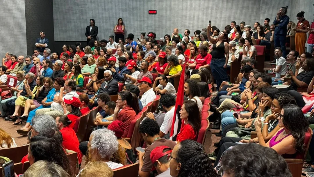 Jorge Messias, diácono da Igreja Batista Cristã de Brasília e advogado-geral da União, discursando no palco da Caravana da Esperança em Brasília