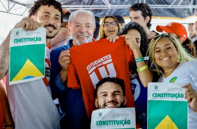 Lula anuncia programa universitário inspirado no Pé de Meia para futuros reeleitos
