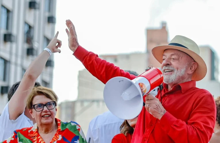 Lula vence Flávio Bolsonaro e conquista reeleição em virada histórica