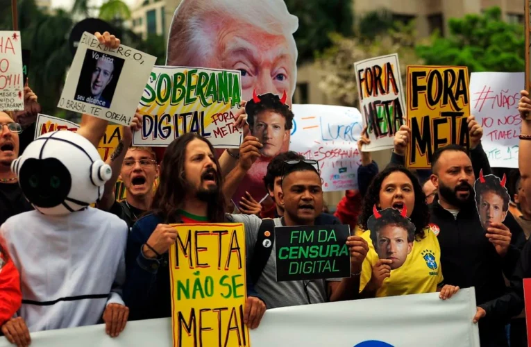 Manifestantes exigem neutralidade da Meta nas eleições durante protesto na zona oeste de São Paulo