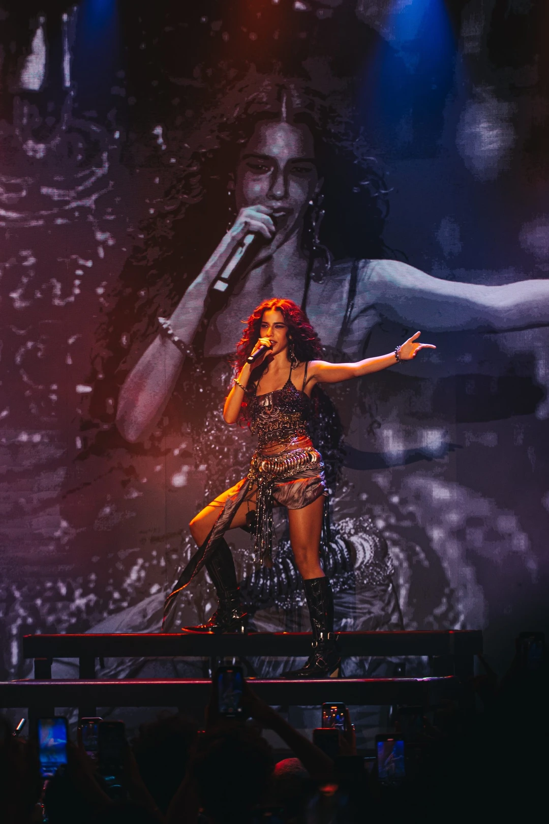 Marina Sena e a banda Os Garotin se apresentando na 11ª Festa Literária Internacional de Maricá
