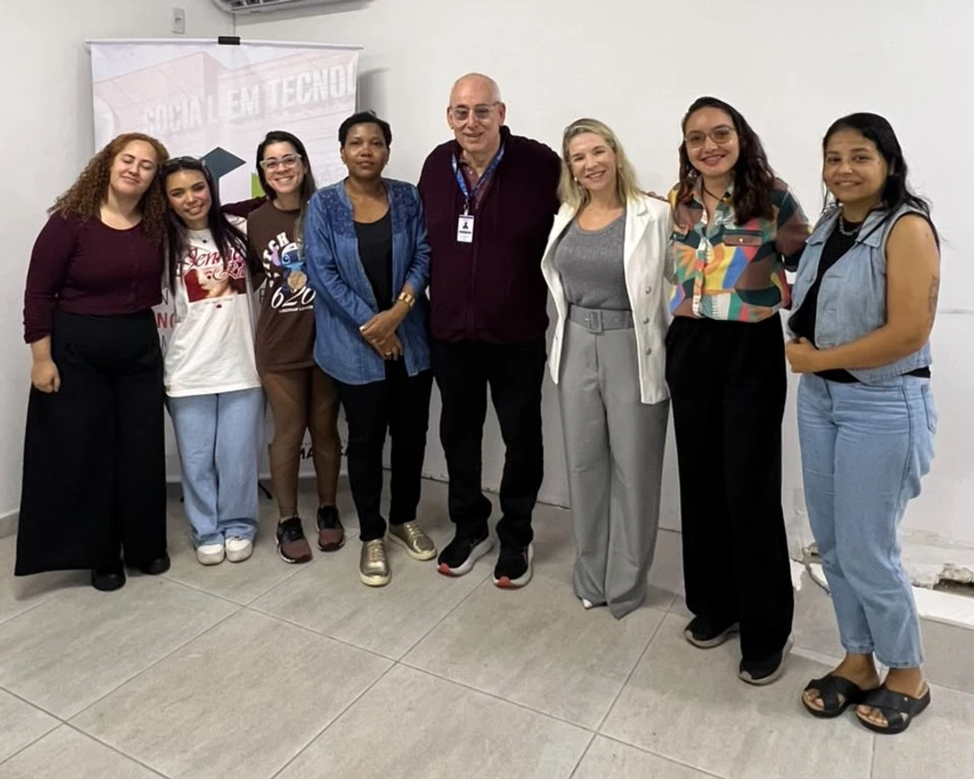 Mulheres participam do encontro do projeto Educar para Respeitar na sede do ICTIM em Itaipuaçu, Maricá