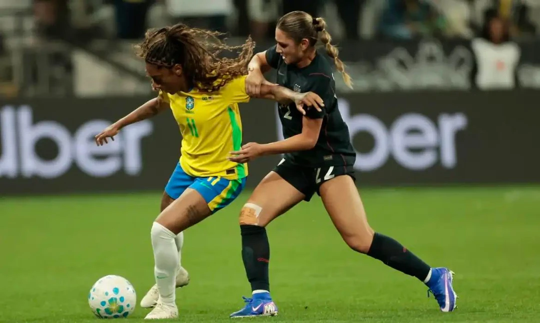 Voluntária preparada para atuar na Copa do Mundo Feminina 2027 no Brasil