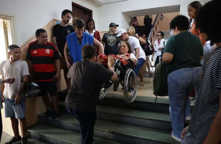 Número recorde de eleitores com deficiência ainda enfrenta barreiras nas urnas