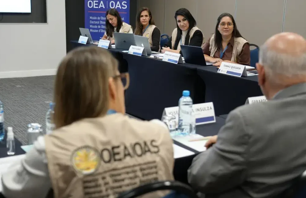 Observadores da OEA acompanhando as eleições no Brasil