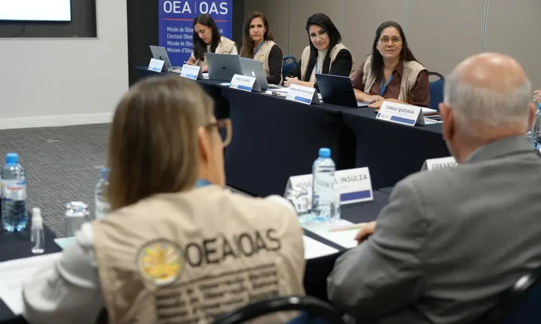 Observadores da OEA acompanhando as eleições no Brasil