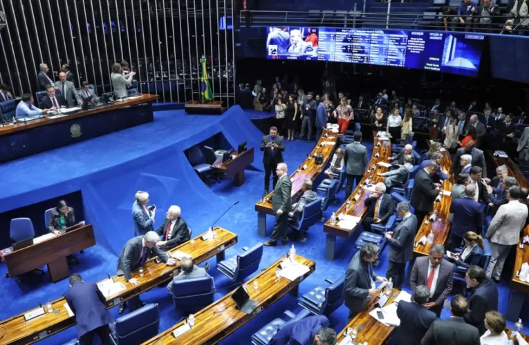 PL lidera o Senado com 19 cadeiras e totaliza 28 vagas; MDB conquista sete e PT, seis