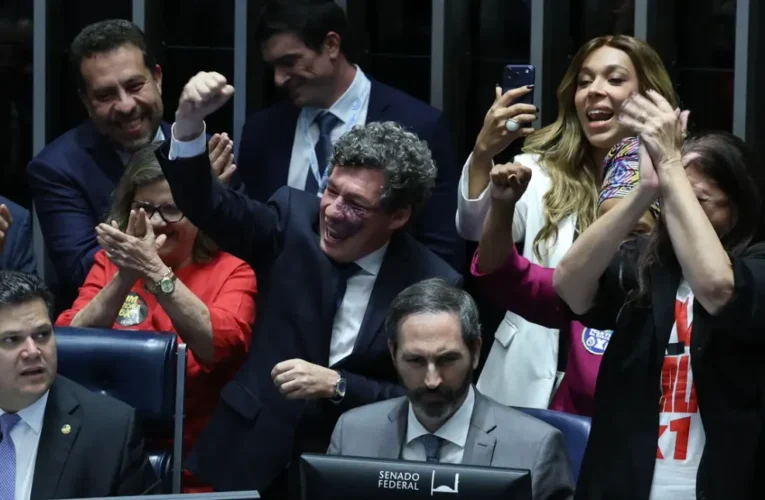 Plenário do Senado aceita proposta que encerra a escala 6×1 e diminui a jornada semanal
