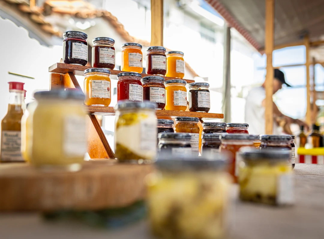 Feira da Agricultura Familiar na Praça Agroecológica de Araçatiba, organizada pela Prefeitura de Maricá