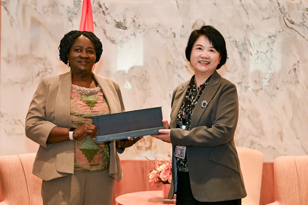 Lu Xinyu, presidente do Fórum Acadêmico do Sul Global, discursando no evento em Xangai