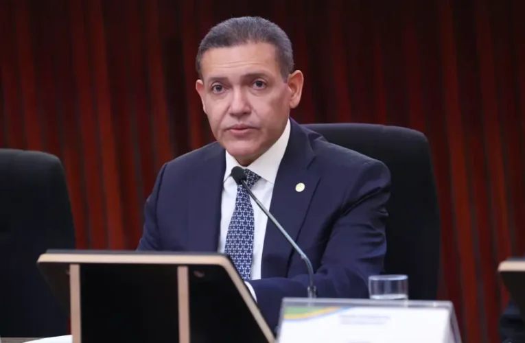 Presidente do TSE ordena retirada de 20 postagens ilegais contra campanha de Lula
