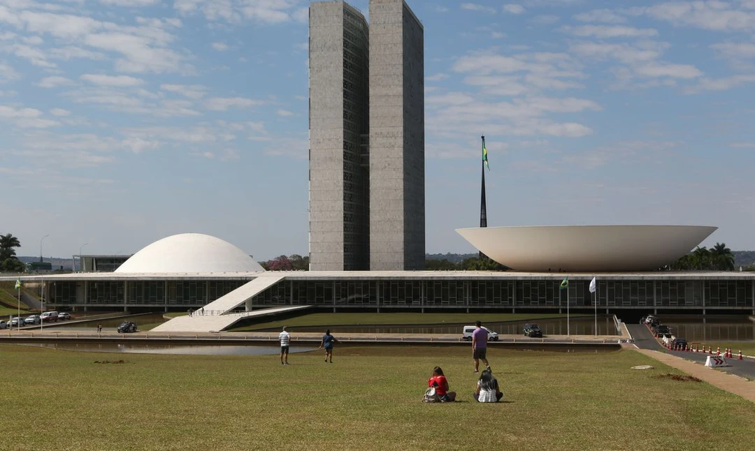 Presidente do Senado Davi Alcolumbre apresenta requerimento de calendário especial para acelerar votação da PEC que elimina a escala 6x1