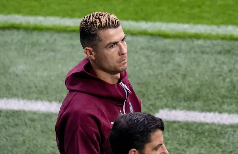 Cristiano Ronaldo em ação vestindo a camisa da seleção de Portugal