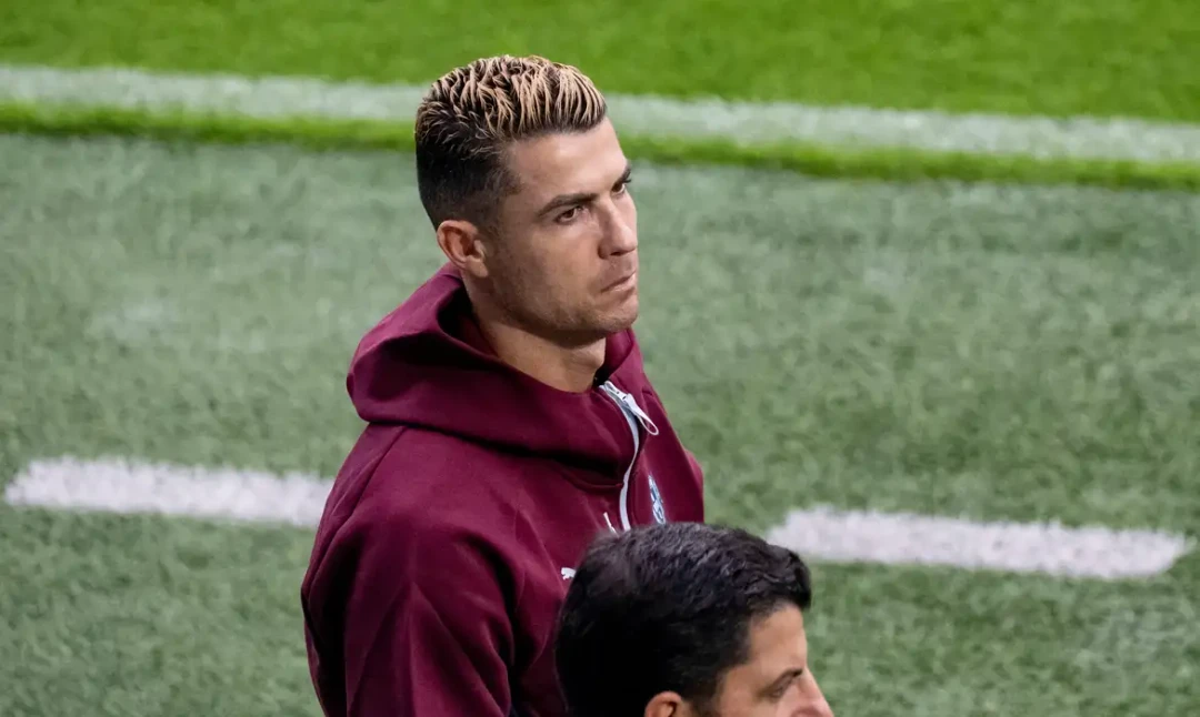 Cristiano Ronaldo em ação vestindo a camisa da seleção de Portugal