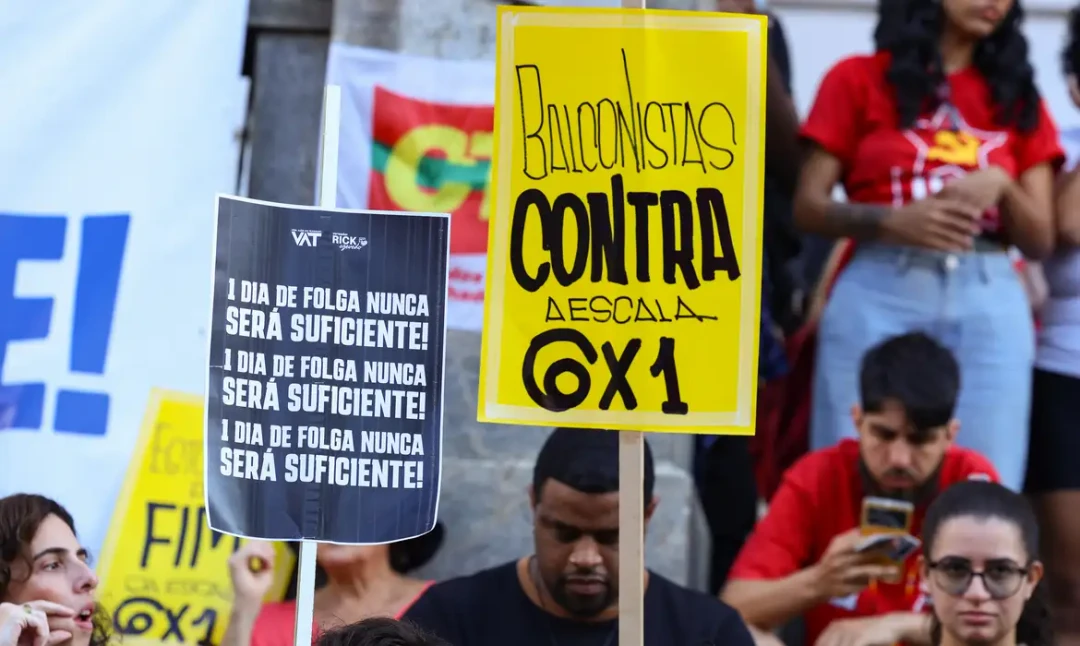 Ilustração da aprovação da PEC que elimina a jornada 6x1 no Senado