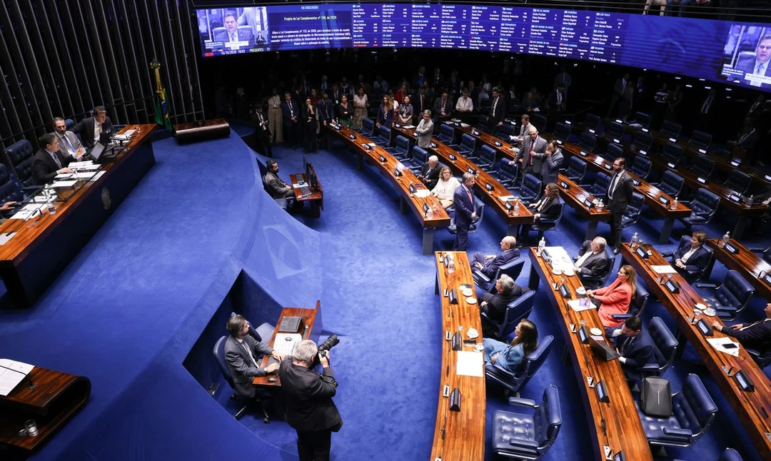 Plenária do Senado aprovando o aumento do teto de receita e o perdão de dívidas para microempreendedores individuais