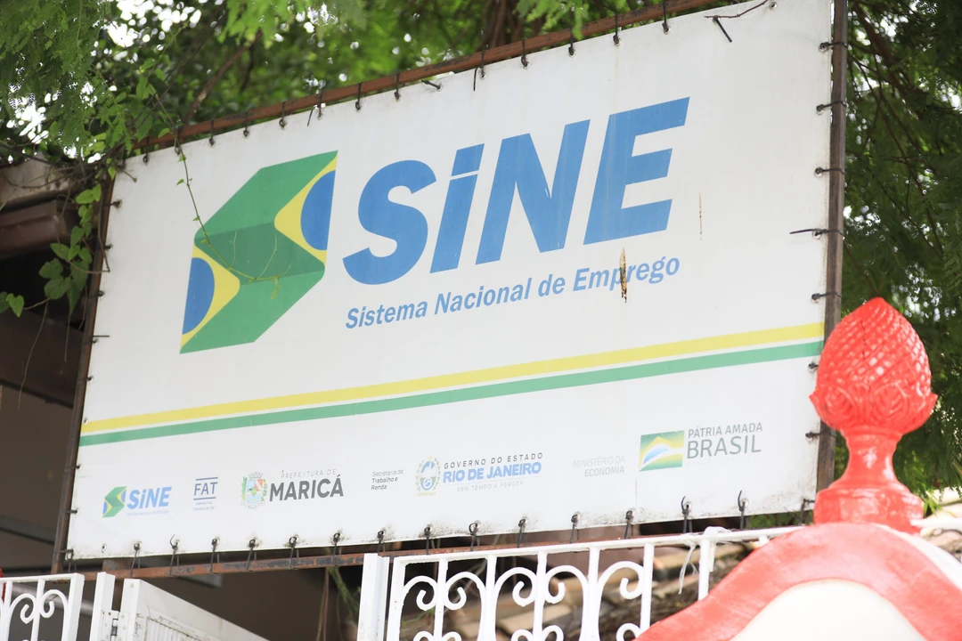 Foto de Clarildo Menezes mostrando a sede do Sine em Maricá, onde será realizada a seleção para vaga de emprego
