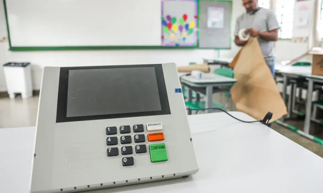Urna eletrônica apresentando falha durante a votação no segundo turno das eleições em São Paulo
