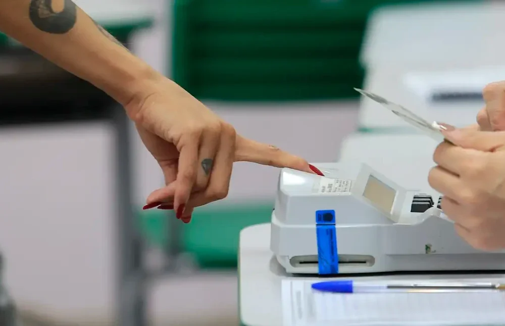 Ministros do Tribunal Superior Eleitoral reunidos em sessão fechada